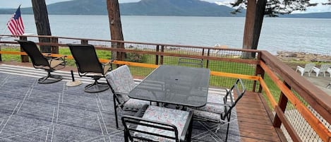 Large Deck with a magnificent view of Mt. Dyer!