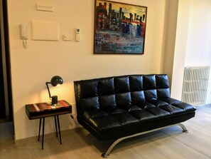 Bilderrahmen, Möbel, Couch, Eigentum, Tabelle, Komfort, Holz, Interior Design, Wohnzimmer, Studio Couch