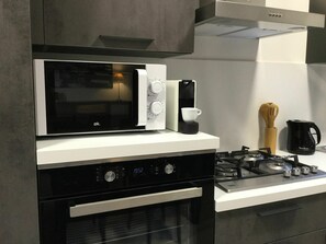 Cabinetry, Eigentum, Küchengerät, Herd, Countertop, Küche, Gasherd, Haushaltsgerät, Cooktop, Herd