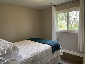 Main Floor Bedroom - Queen bed