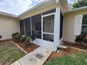 Screened in front porch.