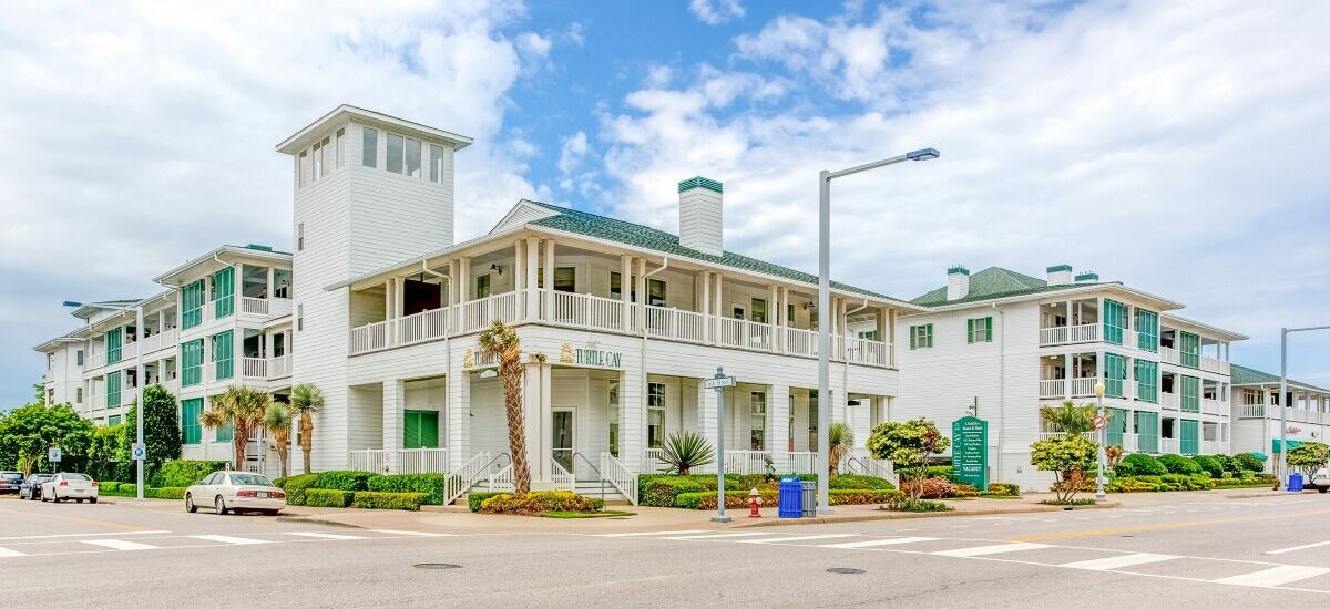 Your Home Away from Home! One Block from Ocean, Parasailing, Hiking Trips