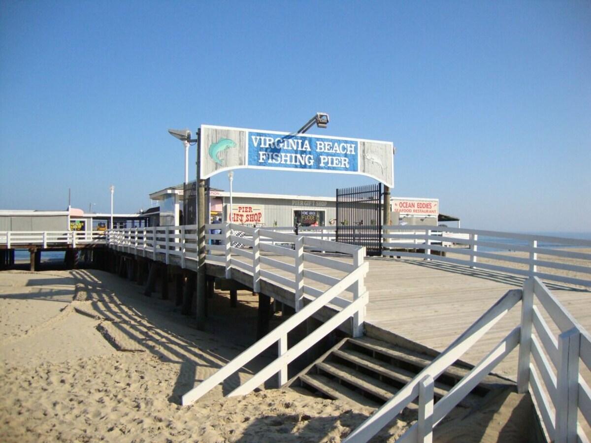 Group Getaway! Perfect for Large Groups! 4 Comfortable Studios, Parking, Fishing