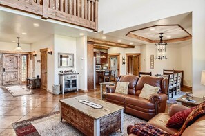 Living Room | Smart TV w/ Cable | Free WiFi