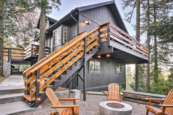 Lake Arrowhead Vacation Rental | 3BR | 2.5BA | 2 Stories | Step-Free Entry