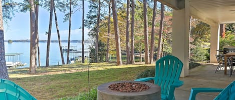 Townville Vacation Rental | 4BR | 3BA | 3,275 Sq Ft | 5 Exterior Stairs