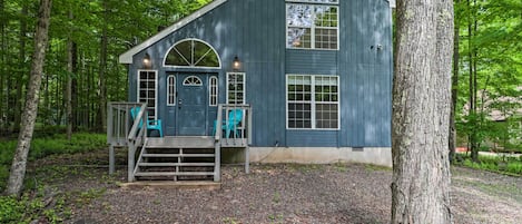 Pocono Lake Vacation Rental | 2BR | 2BA | Stairs Required | 1,092 Sq Ft