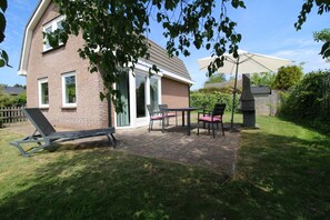 Stugans exteriör [sommar]