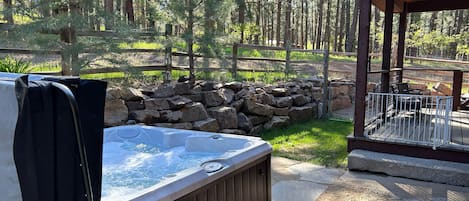 Bañera de hidromasaje al aire libre