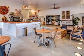 Bar (in der Unterkunft)