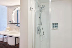 Full bathroom, with all the essentials provided!