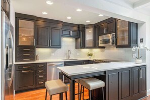 Large kitchen w/ stainless appliances