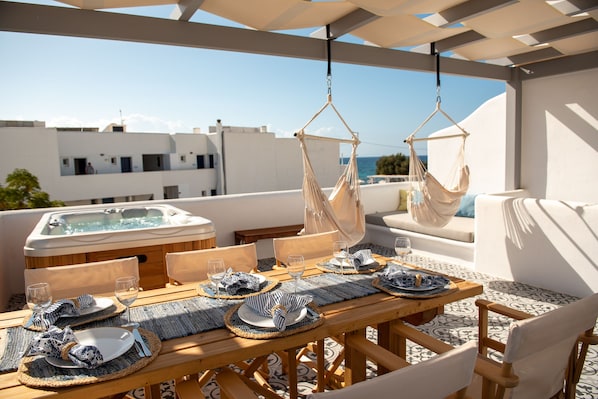 Outdoor dining