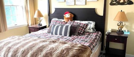 Snuggle up with Yetis in the King master Suite