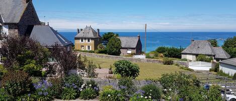 Vue depuis  le séjour et le balcon