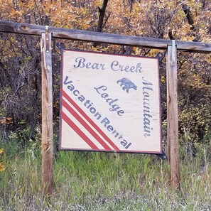 Bear Creek Mountain Lodge Sign 