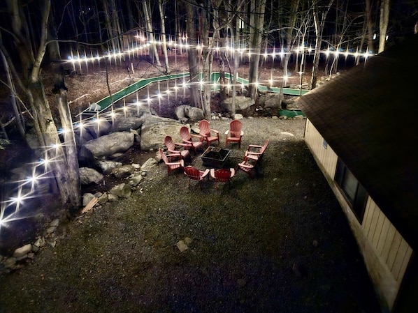 Spacious, well lit backyard area with fire pit, corn-hole, and mini golf ⛳️ ⛳️
