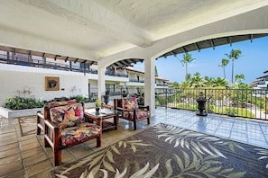 The front entrance to Casa De Emdeco offers guest self services like parking.