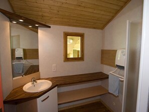 Salle de bains-location-chalets-lodges-herisson-jura