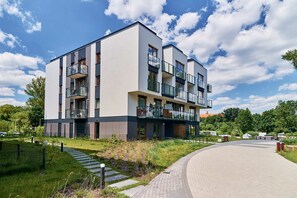 Enjoy easy access to the city's attractions from this well-located building. 