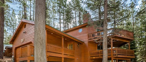 Tahoe Alpenglow Properties - Sweet Mtn Retreat