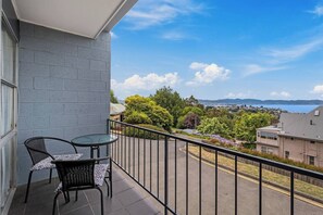 Step out onto the sunny balcony to savour waterfront views while you sip your morning coffee or unwind with an evening wine. 