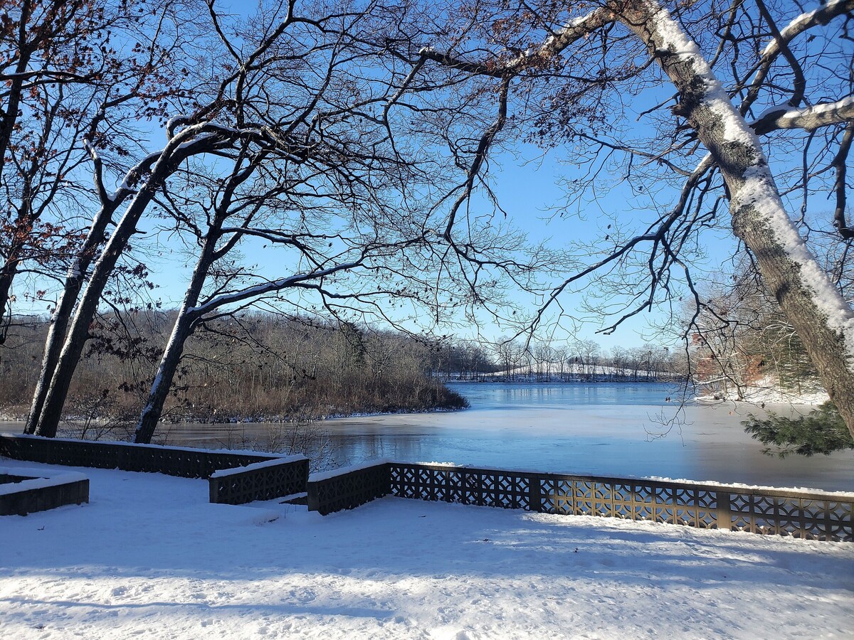 NEW Listing: LAKEFRONT Home w/ Dock, Theater Room, Firepit. Near Mystic, Casinos