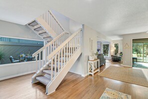 150 Otter Road | Entry - 150 Otter Road | Entry