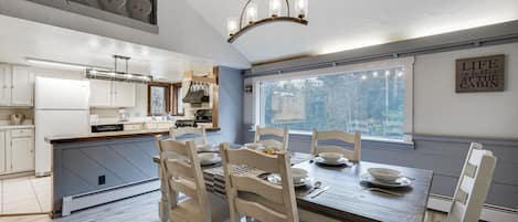 Chair, Furniture, Flooring, Indoors, Hardwood