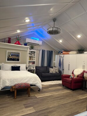 Super comfortable mattress on Murphy bed pullout couch
