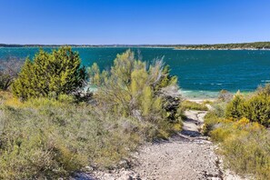 1 Mile to Canyon Lake