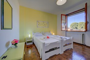 Twin bedroom