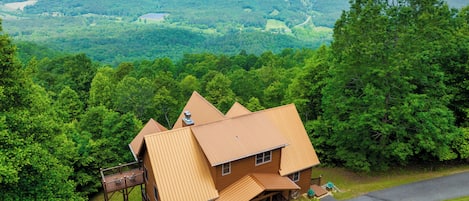 Brasstown Vacation Rental | 5BR | 4BA | Stairs Required | 3,200 Sq Ft