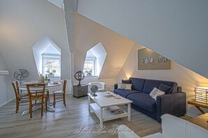 Suite La Baleine - Sitting &amp; Dining room