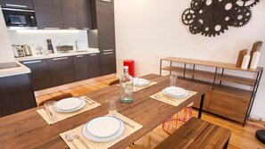 Enjoy a delicious homecooked meal with your loved ones! #airbnb #airbnblisbon #portugal #pt #lisbon #details #clean #decoration #cozy