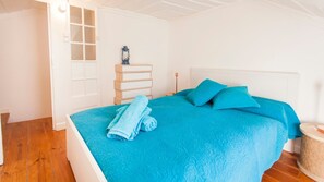 The beds come with comfortable sets of bed linen ensuring you sleep well throughout the duration of your stay! #bedroom #airbnb #airbnblisbon #portugal #pt #lisbon #comfort #lovelystay #sweet