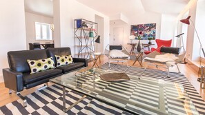 Luxurious touches on this amazing living area #airbnb #airbnblisbon #portugal #pt #lisbon #comfort #decoration #luxurious