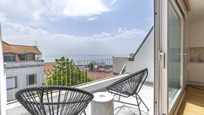 Relax on the private balcony and enjoy panoramic views of Lisbon's skyline and the river.
#PT #Portugal #Lisbon #RooftopViews #CityLife