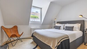 A clean, modern bedroom featuring slanted ceilings and a chic, minimalist design.
#PT #Portugal #Lisbon #ModernLiving #CozyStay