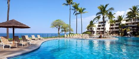 Swimming pool, there’s enough room for the whole party!