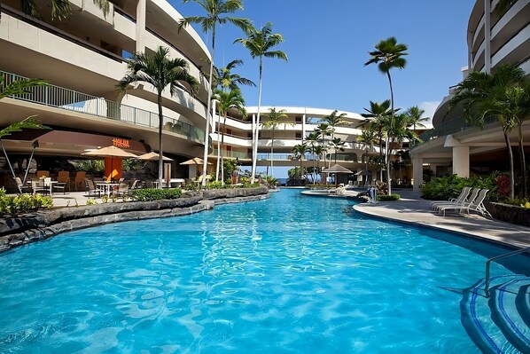 Beautiful and large swimming pool, family fun!
