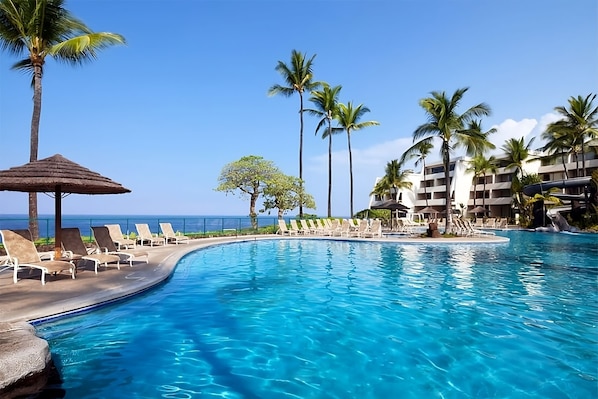Swimming pool, there’s enough room for the whole party!