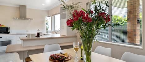 Dining & Kitchen area