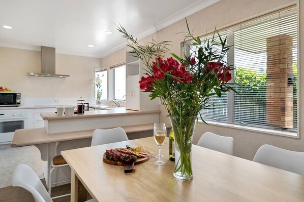 Dining & Kitchen area