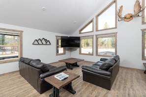 Antler Ridge Cabin Rental (1345)
