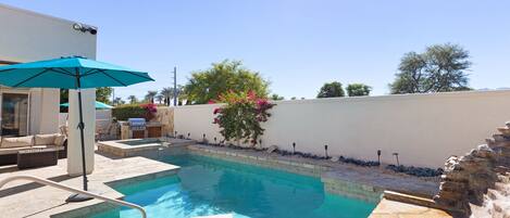 Private Pool and Jacuzzi