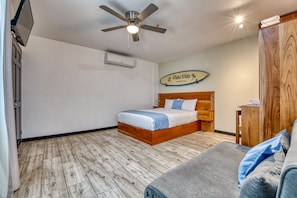 Large Studio Apartment can sleep 4 comfortable