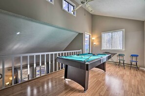 Game Room | 2nd Floor | Smart TV