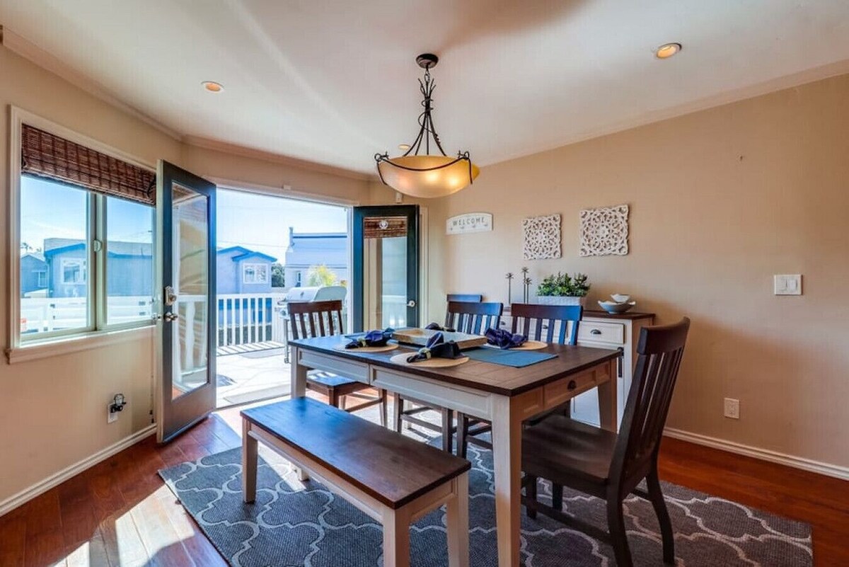 728 San Luis Rey · Spacious Beach House with Large Private Deck