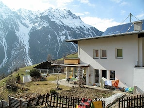 Ciel, Nuage, Montagne, Fenêtre, Bâtiment, La Nature, Neige, Montagnes, Maison, Paysage